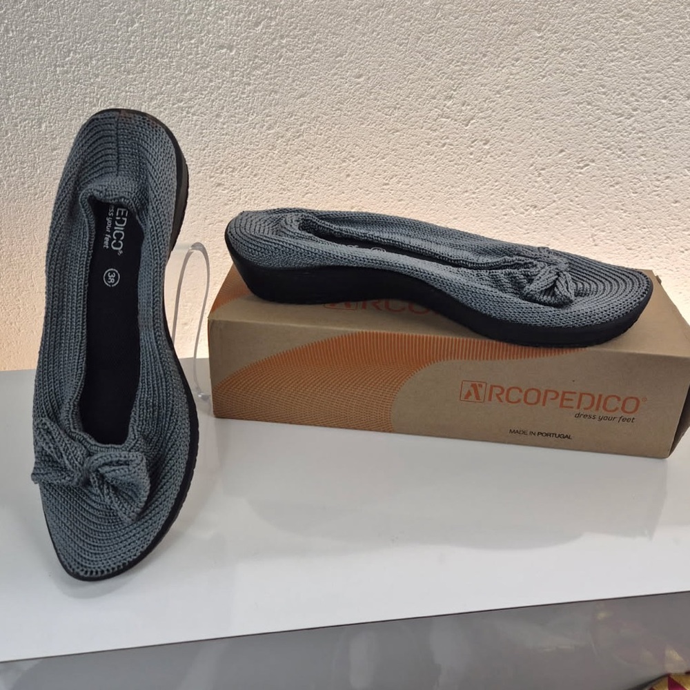 Lyla sport bow slip on